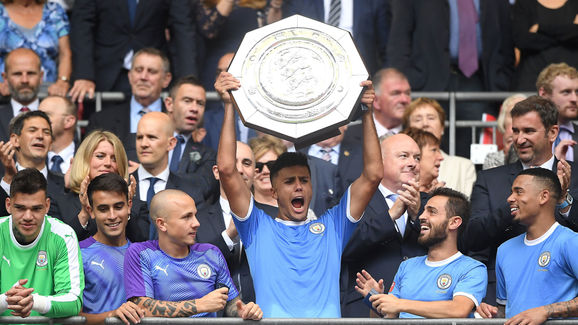 社区盾赛程吃紧;瓦伦西亚赛后主帅复盘;悬念犹存;阵容厚度经受考验 社区盾赛程吃紧;瓦伦西亚赛后主帅复盘;悬念犹存;阵容厚度经受考验