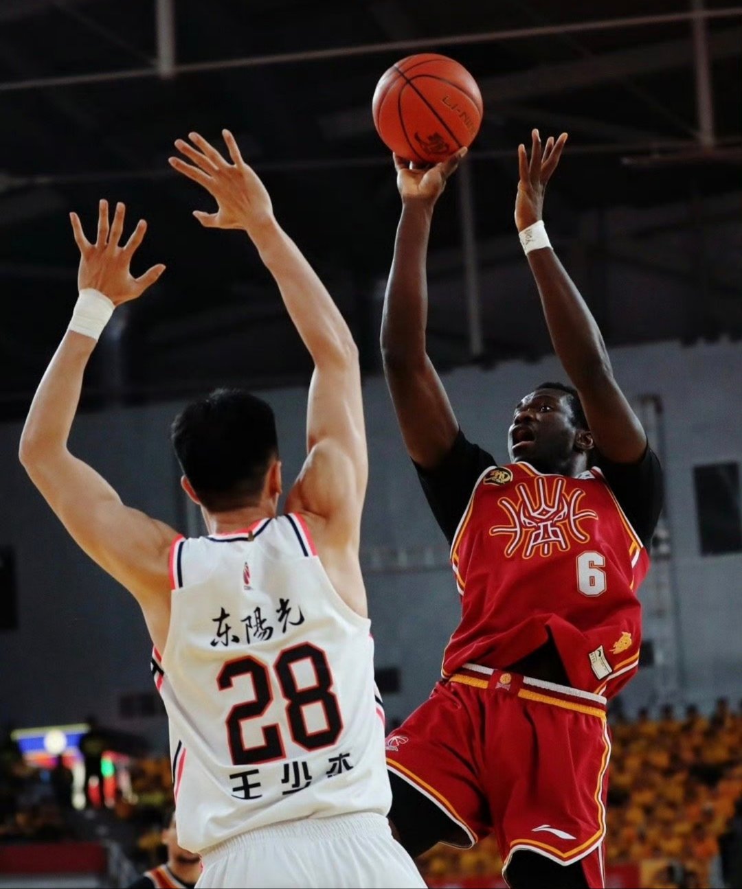 球速平台 -关于国际比赛日多伦多猛龙备战CBA季后赛，豪取连胜细节曝光，态度坚定，团队化学反应显著的信息