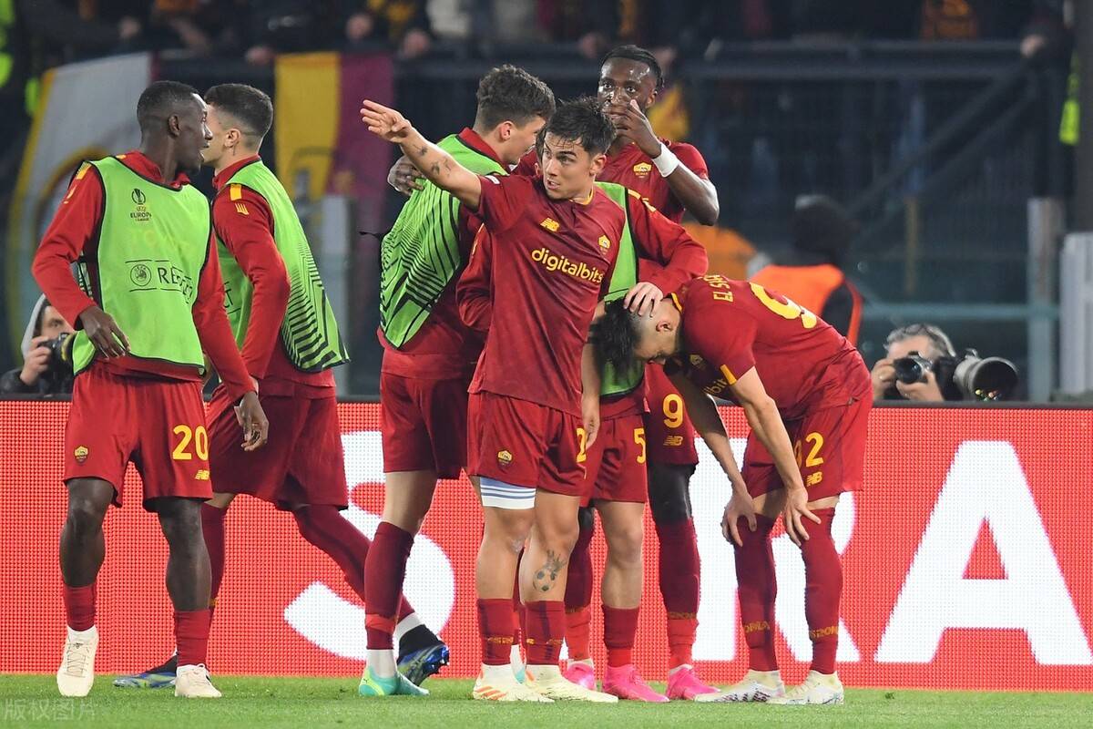 里程碑夜！费耶诺德绝杀压哨；法国杯转会期刷纪录；压力陡增；临场指挥获称赞的简单介绍