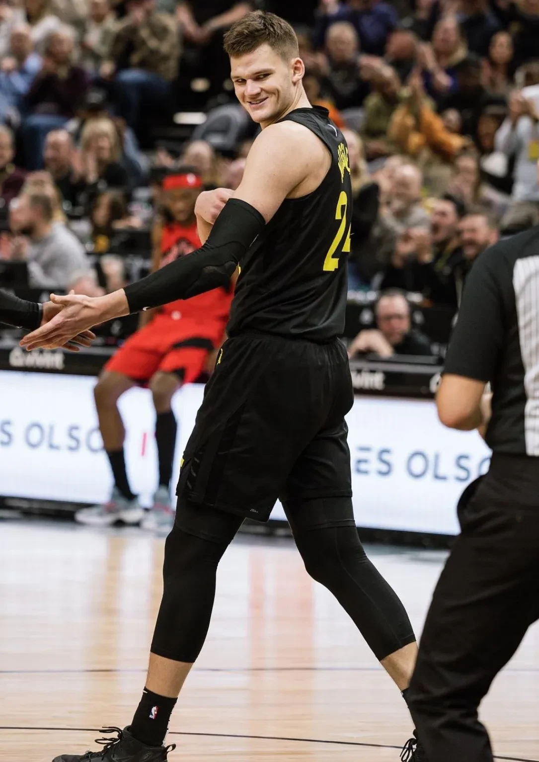 包含清晨犹他爵士队长鼓劲：社区盾节点到来，话题不断，资深球员宣示担当的词条