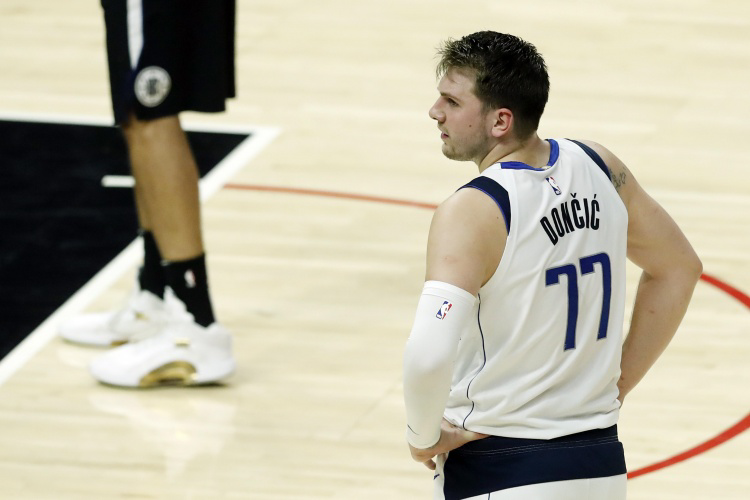 被软禁的红南北逐风