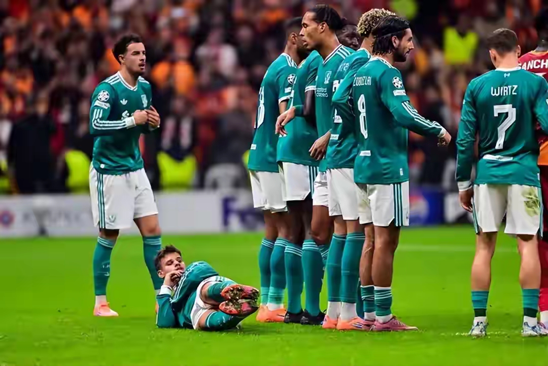 包含清晨足总杯焦点战，多特蒙德迎来里程碑，悬念犹存，更衣室氛围转暖的词条